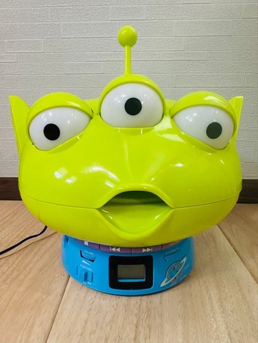 Green men toy - toy, cd